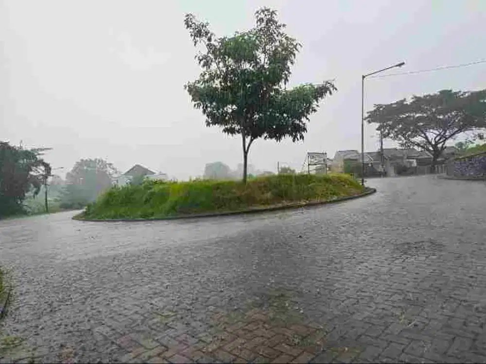 tanah paling murah di perumahan tirtasani dekat jalan tol, dekat arah batu dan 10 menit ke Kampus UB Brawijaya. BU SEGERA. posisi bagus di hook dan jalan lebar