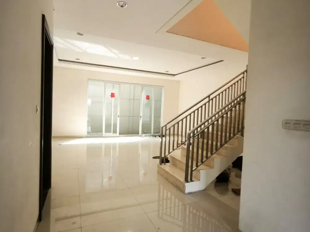 Rumah Nyaman di Komplek Singgasana Pradana