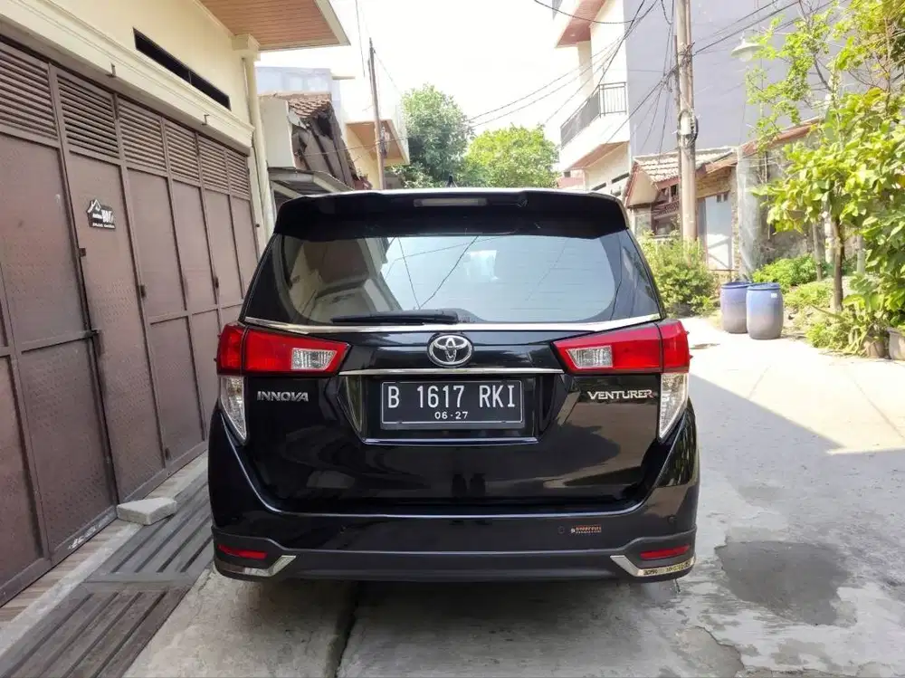 Toyota Kijang Innova Inova Venturer AT Matic Tahun 2022 Hitam , 2023
