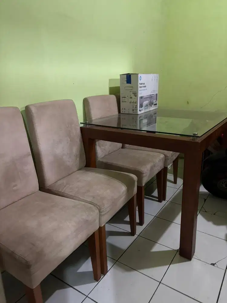 Meja Makan Kaca 4 Kursi