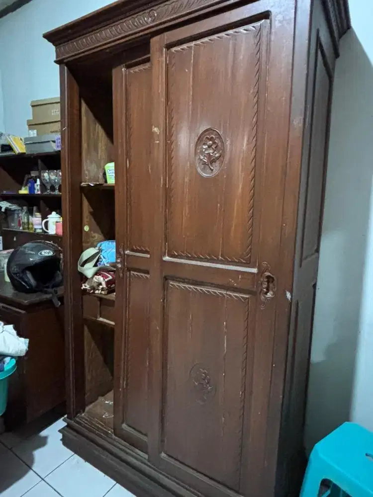 Lemari Kayu Jati