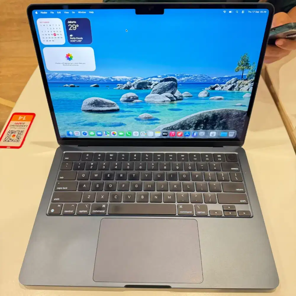 Macbook air m3 2024 13 inch ram 16gb ssd 256gb ex ibox garansi on 2027
