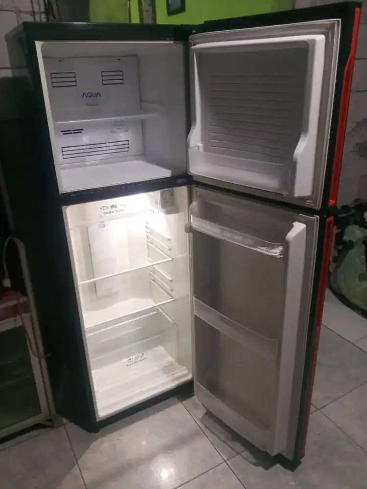 Kulkas 2pintu merk aqua