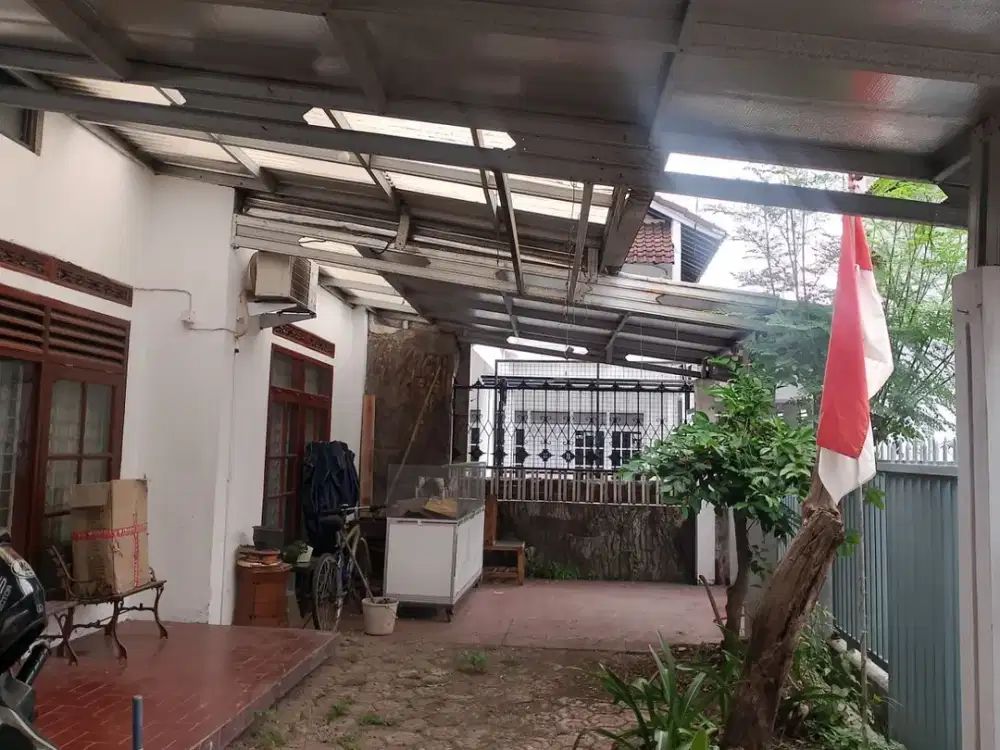 Peluang Emas Investasi! Rumah Lama 3 Lantai di Area Premium Turangga Buahbatu (SHM Lengkap)