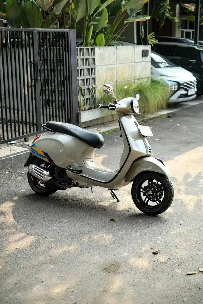 Vespa Primavera New Model Like New