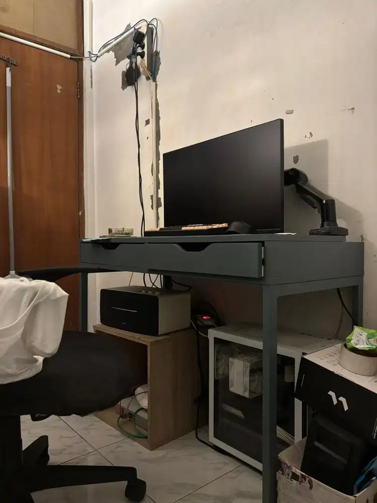 Meja Kerja IKEA ALEX