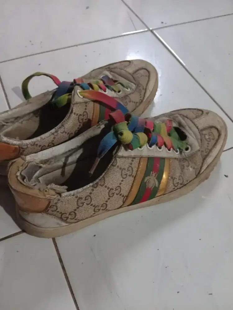 Sepatu Gucci Gold