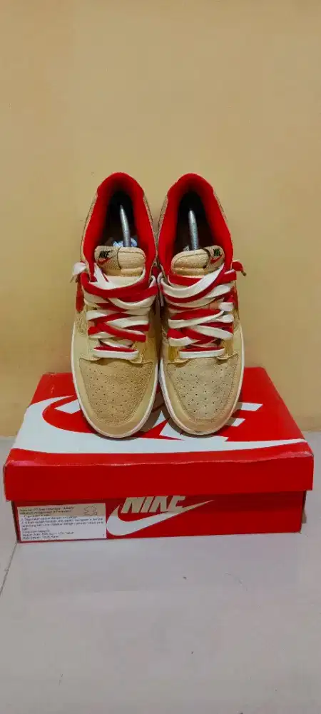 NIKE DUNK LOW RETRO SE 'STRAWBERRY WAFFLE'