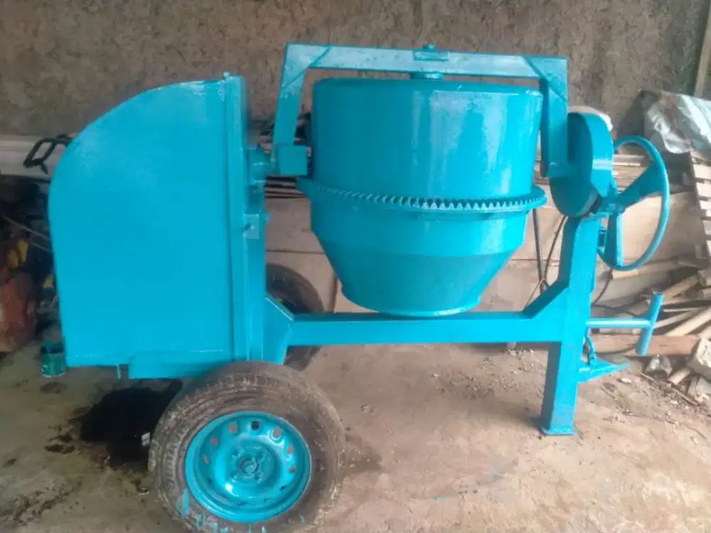 Menyewakan molencor beton pengaduk