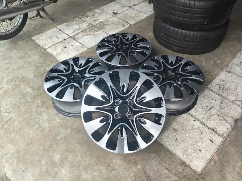 Jual vleg Oem baleno R16 pcd 4x100 kond mulus dah item polis dop ada