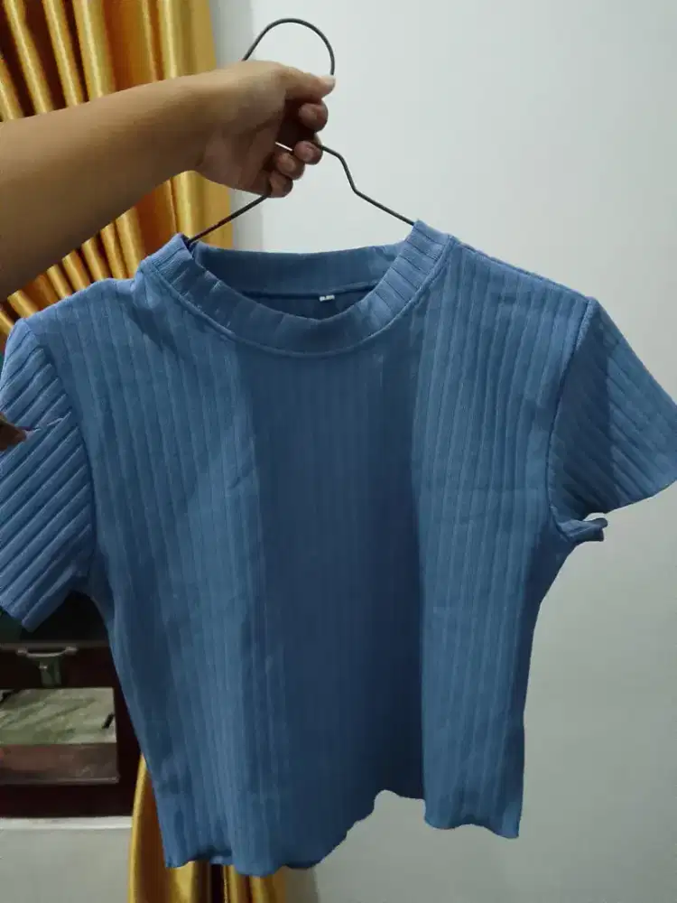 Atasan wanita crop top
