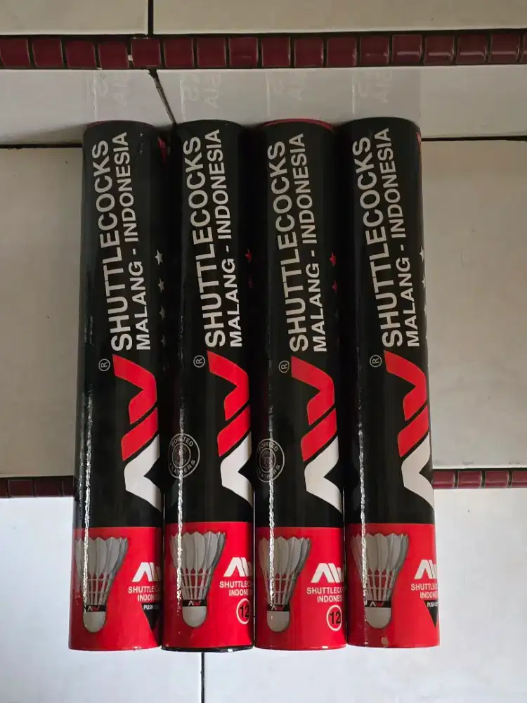 Shuttlecock AW Hitam masih segel sisa 4 slop saja 125rb/slop