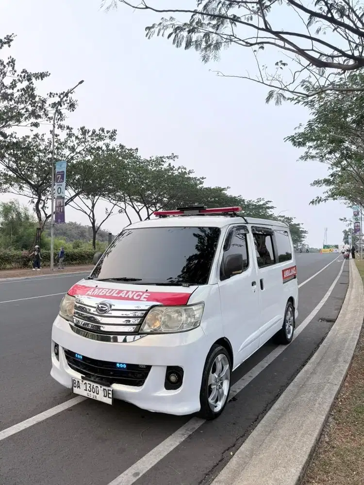 BU TERMURAH Ambulance Daihatsu Luxio M 2014 APV Granmax Full Modif