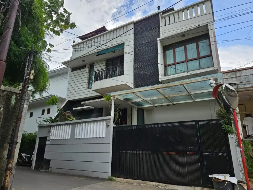 Dijual Rumah Lux LT 242 dan Swimming Pool di Kemang Selatan 2, Mampang Prapatan, Jakarta Selatan
