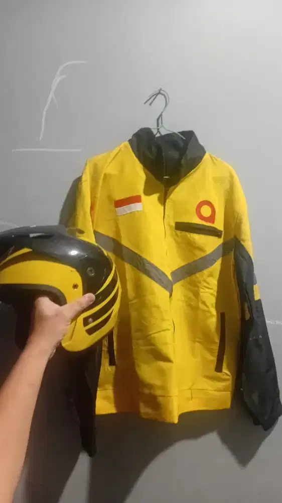 Di jual jaket dan helm maxim