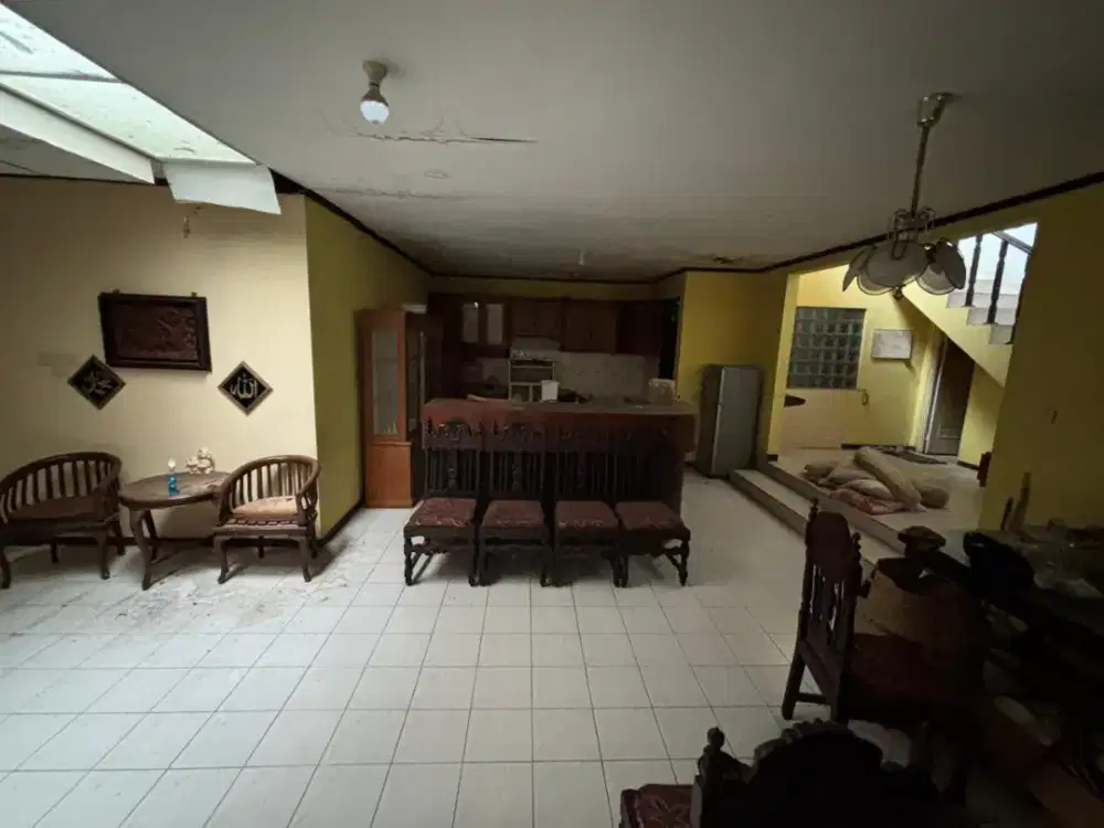 Di jual rumah murah 2 lantai tanpa pelantara