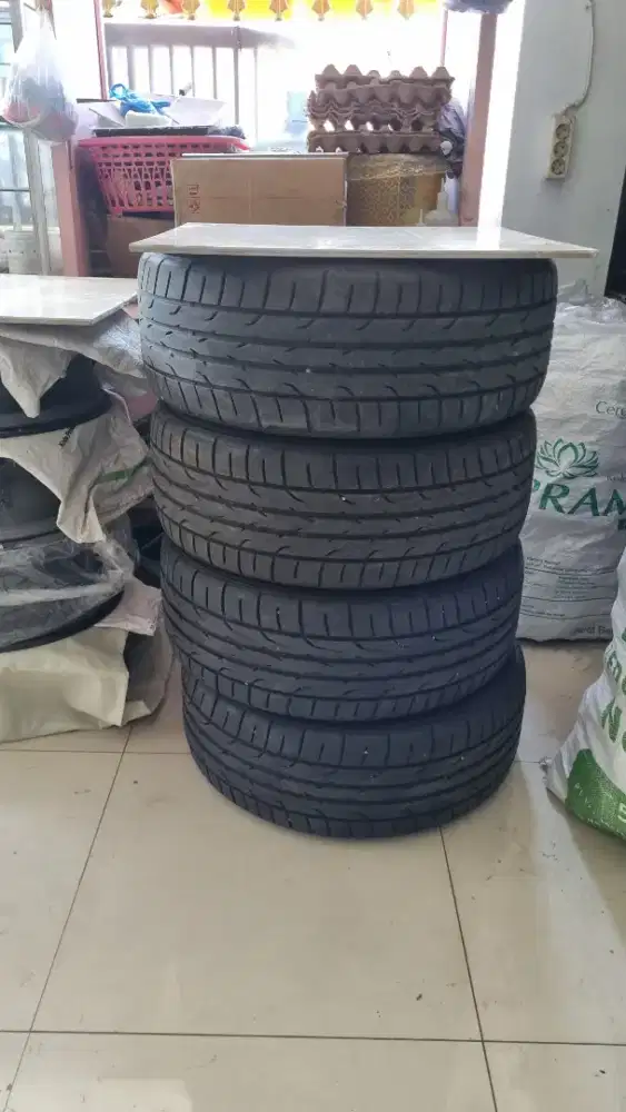 4  Ban Dunlop 225/50 R18