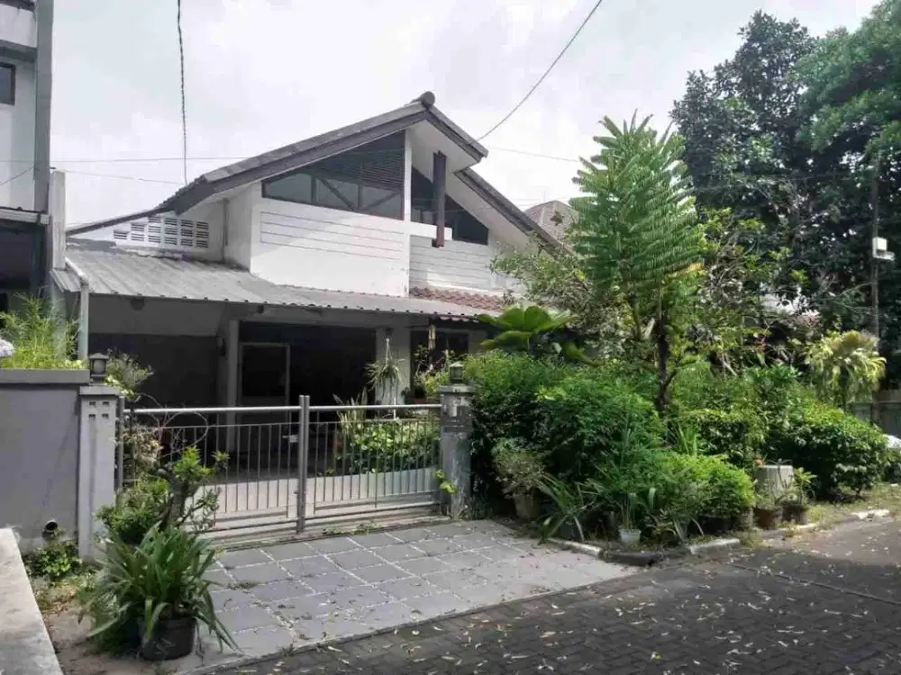 Rumah murah terawat halaman luas di Batununggal Permai kota Bandung