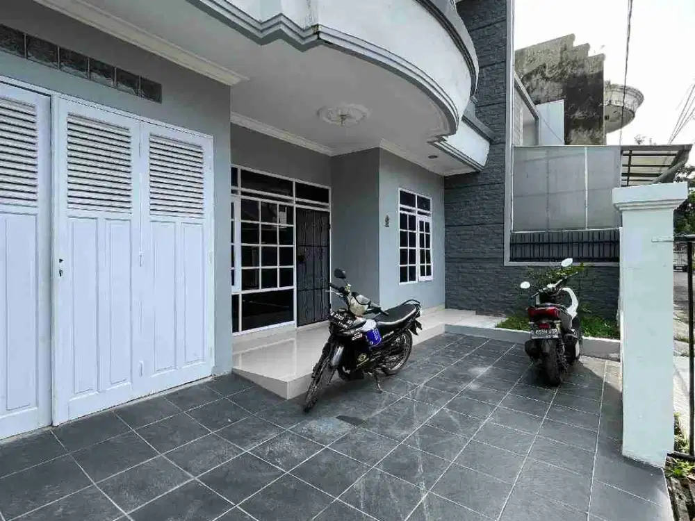 Jual Rumah 2 Lantai TKI 2 Patung Kuda Bandung LT 135 LB 210 m² – 4 KT, SHM, Rp1,5 M Nego
