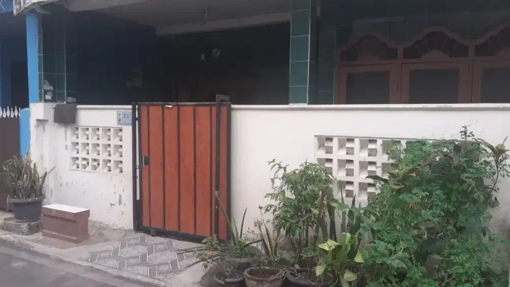 DIKONTRAKKAN RUMAH 2 LANTAI SEMI-FURNISHED BEKASI TIMUR