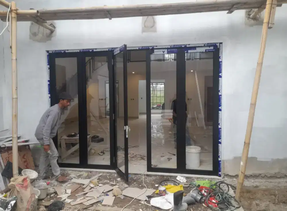 Pasang Pintu Kusen Jendela Aluminium Untuk Gedung Rumah Kantor Toko