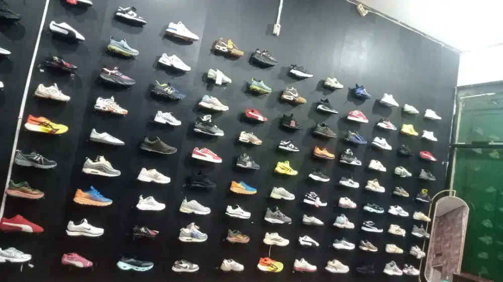 Sepatu import pria