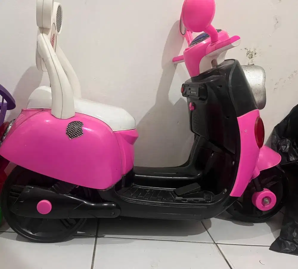 mainan vespa aki
