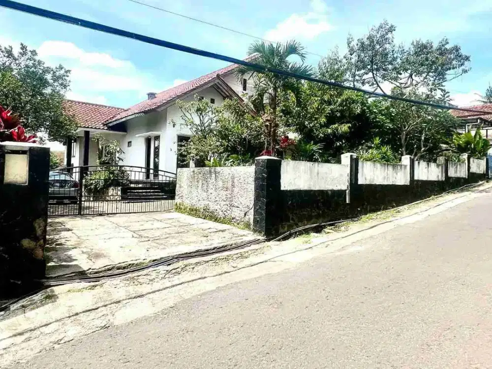 Dijual Rumah Villa Bisa dijadikan Cafe lokasi strategis di Padasuka Cimenyan Bandung