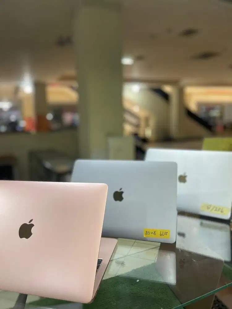 DI CARI PENJAGA TOKO LAPTOP