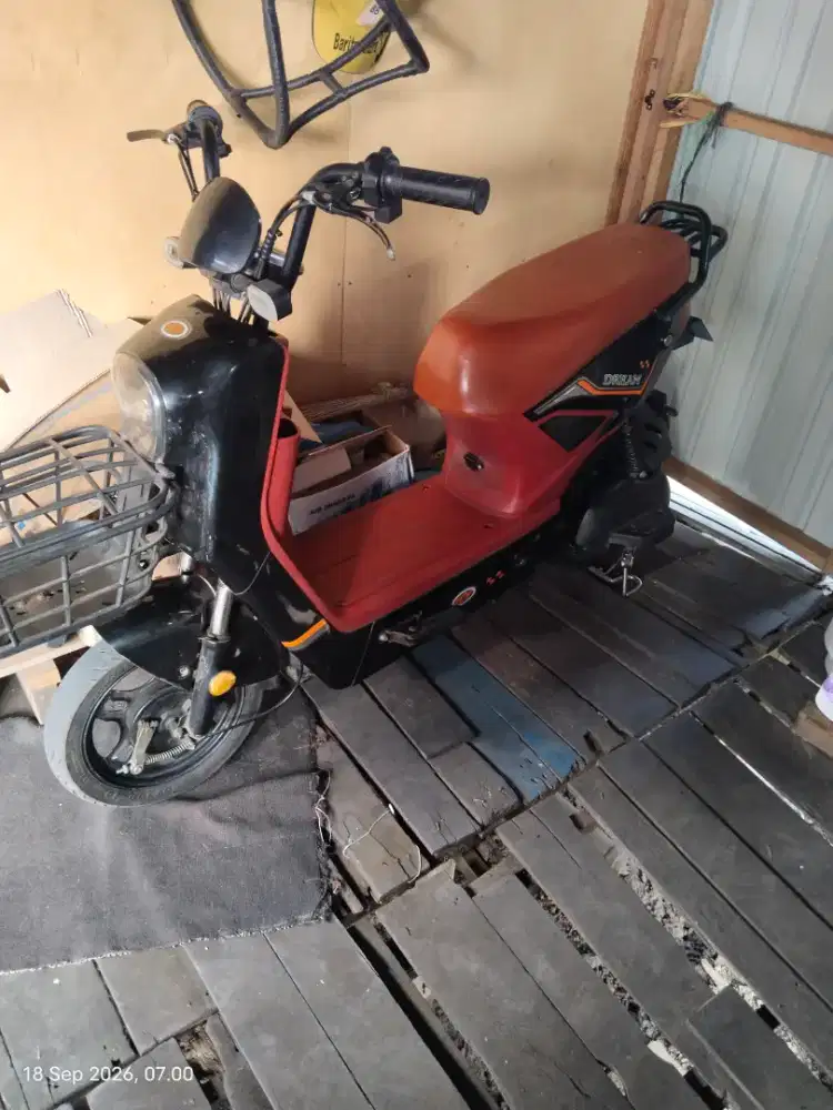 Sepeda Listrik pakaian cwe