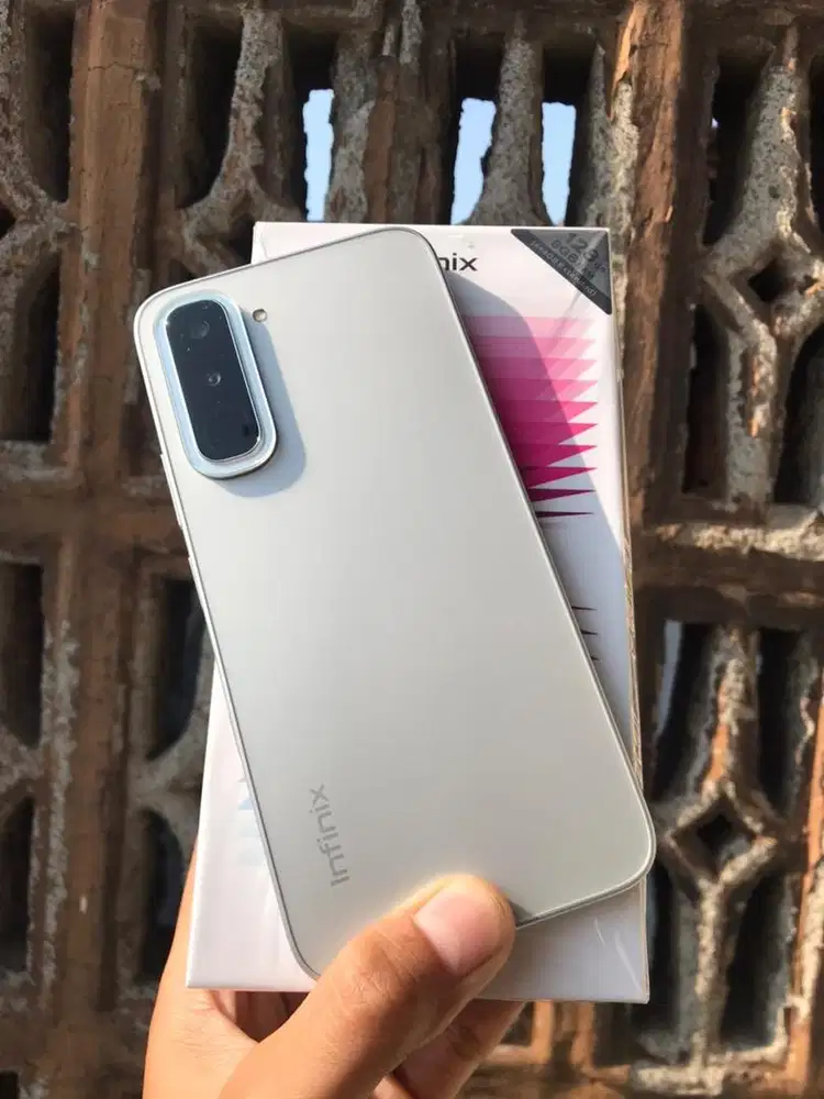 Infinix hot70 ram 4+4/128gb
