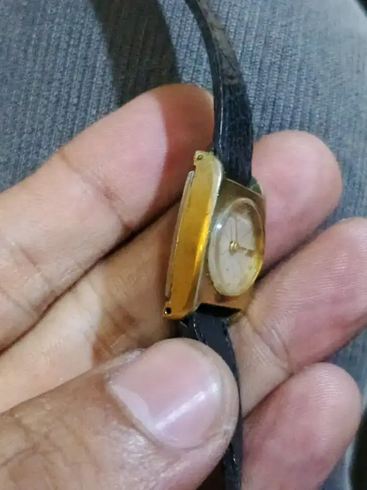Jam Seiko lapis emas