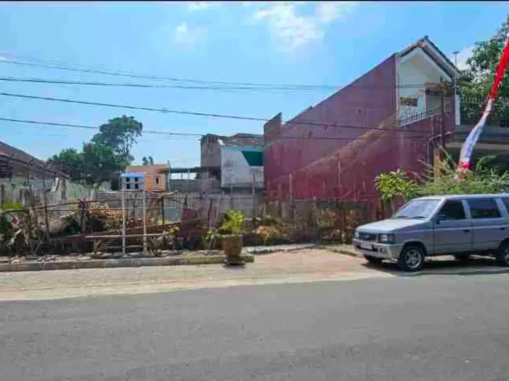 tanah bagus di bunga suhat jalan 10 meter hanya 20 m dari jalan raya kalpataru bagus buat kos elite, kantor, hunian atau usaha lainnya. dekat kampus UB Brawijaya dan polinema