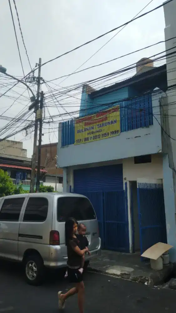 Ruko strategis disewakan murah bonus 1 kamar