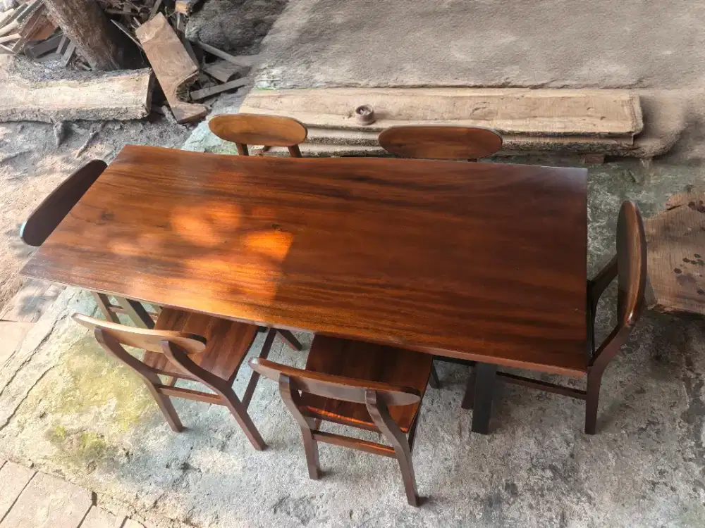 Meja solid  trembesi