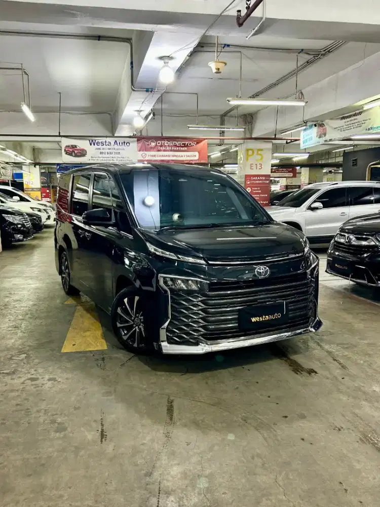 KM 44rb Toyota Voxy 2.0 TSS AT 2022 Like New 2023