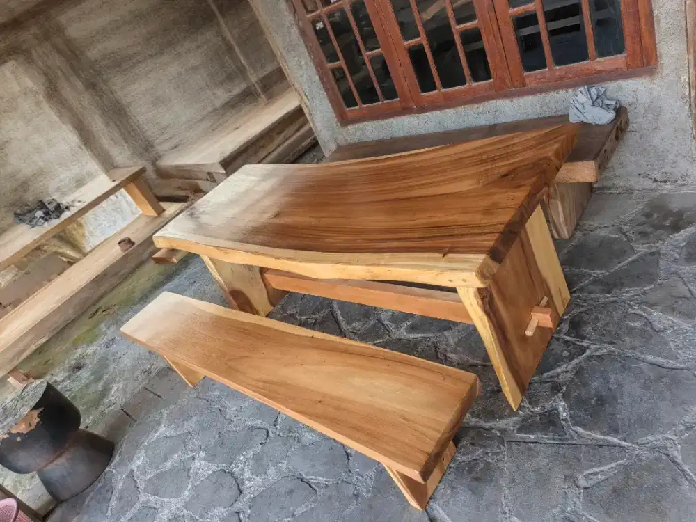 Meja solid trembesi