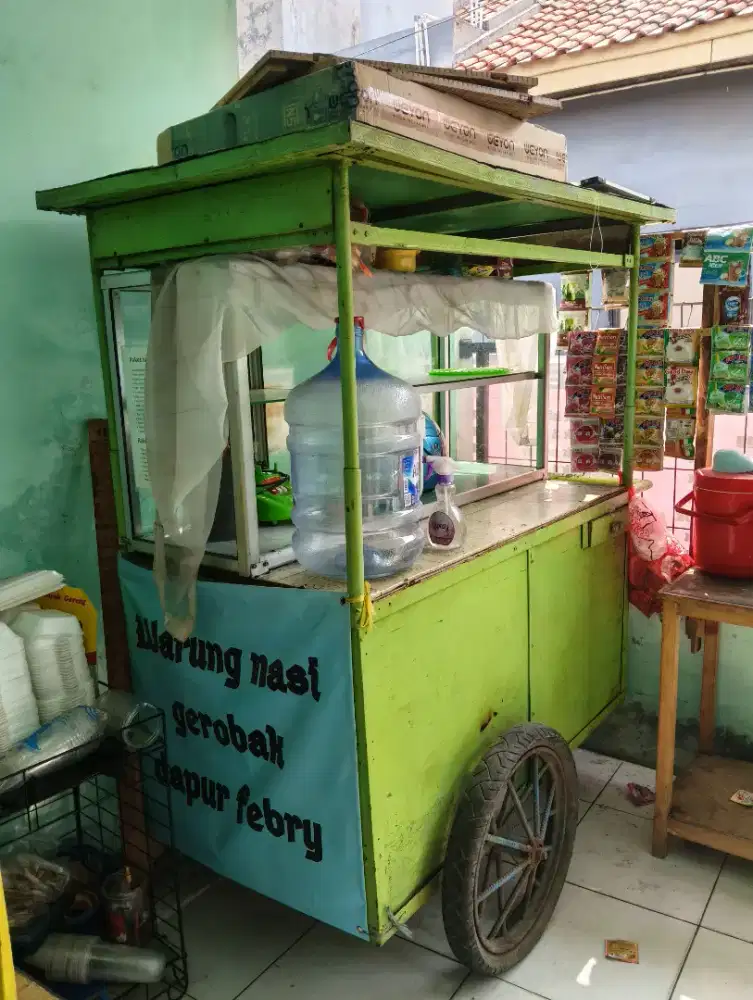 Gerobak bekas usaha makanan dan lauk matang