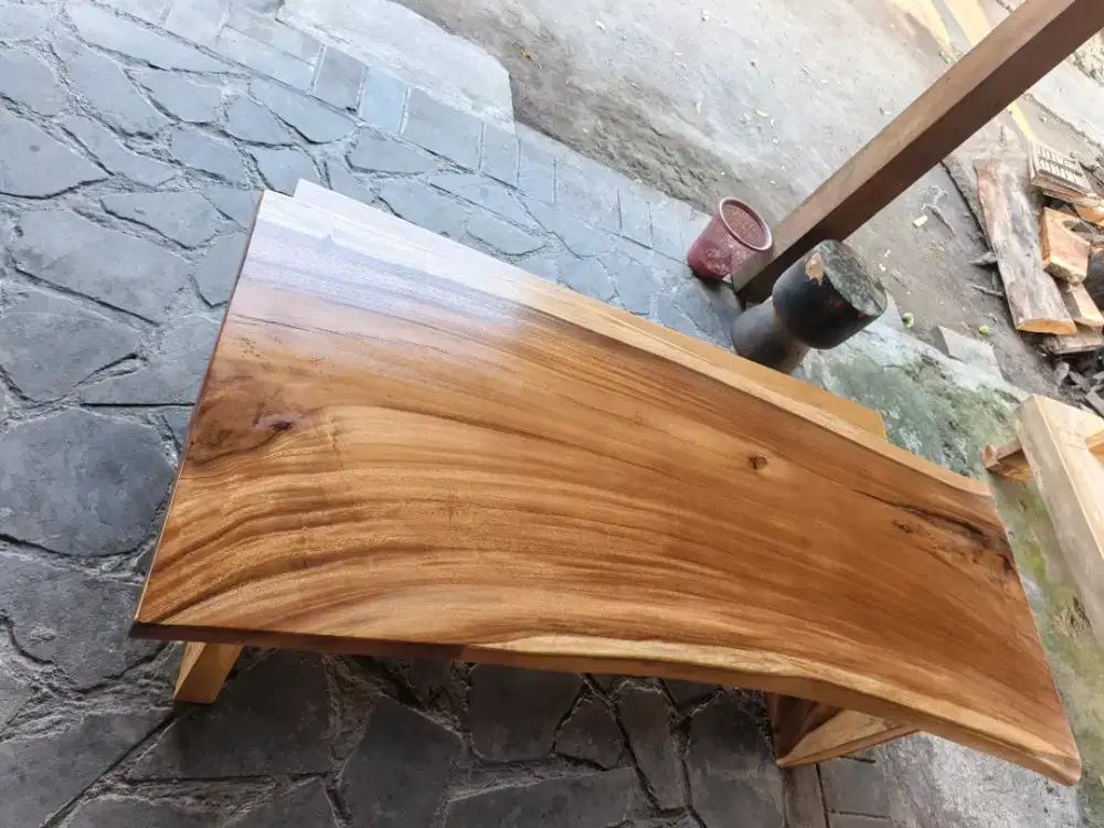 Meja solid trembesi