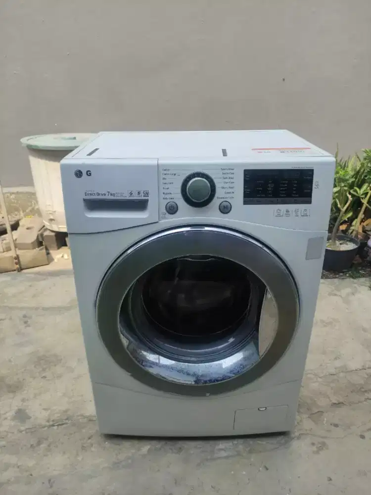 Mesin cuci front loading merk LG