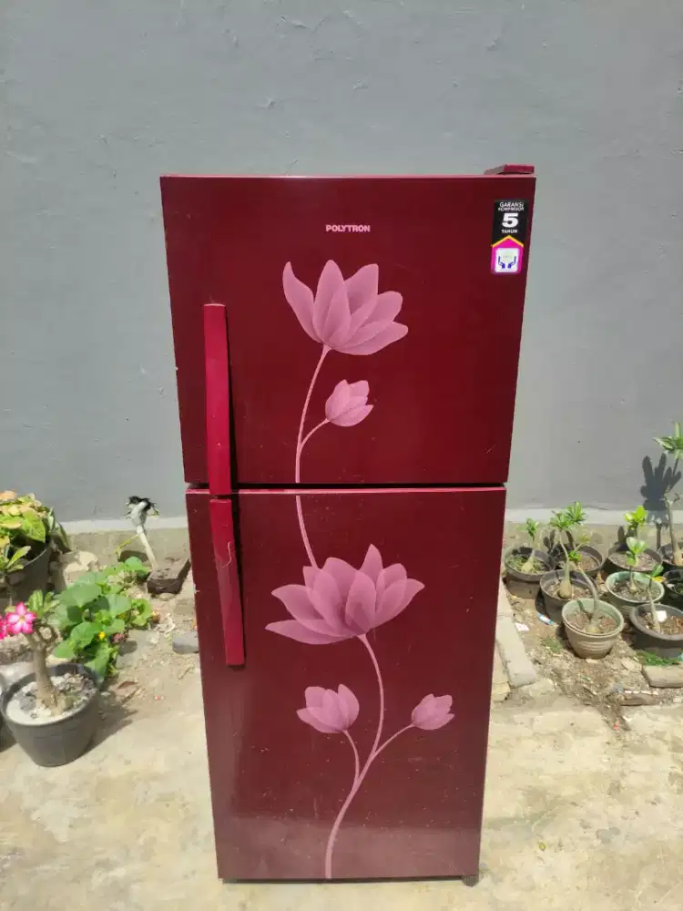 Kulkas 2 pintu merk POLYTRON