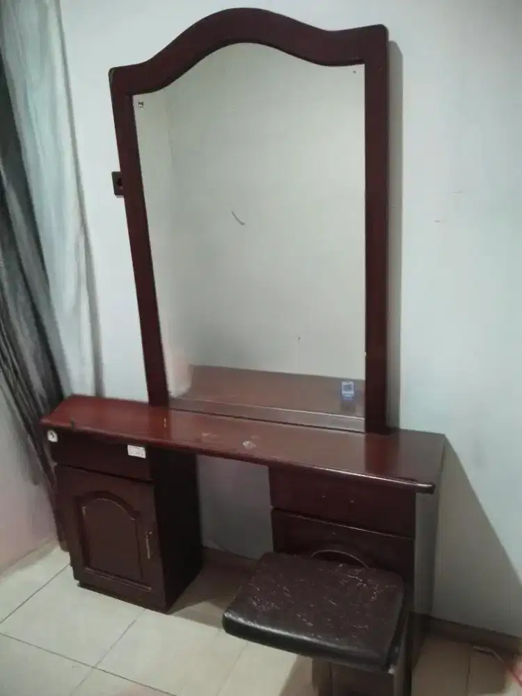 Meja rias jati . Kaca tebal