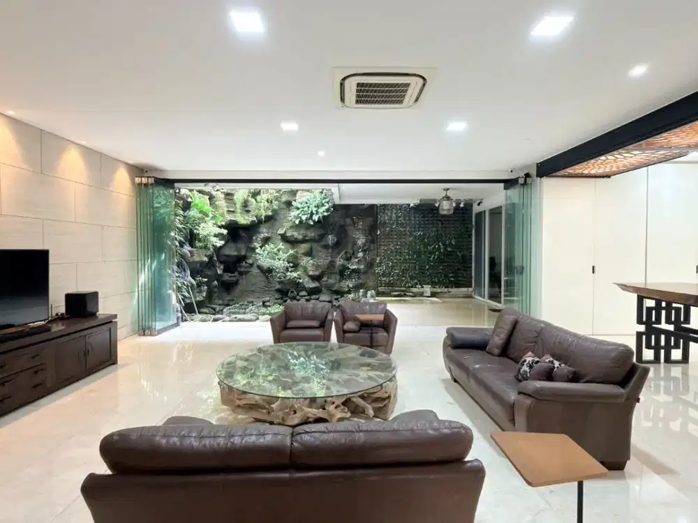 Dijual Rumah Full Furnish Dekat Akses Tol di De Park BSD City Tangerang
