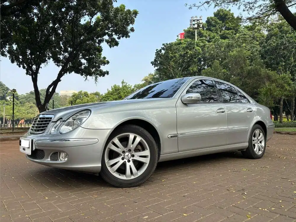 Mercedes-Benz E260 2003 Bensin