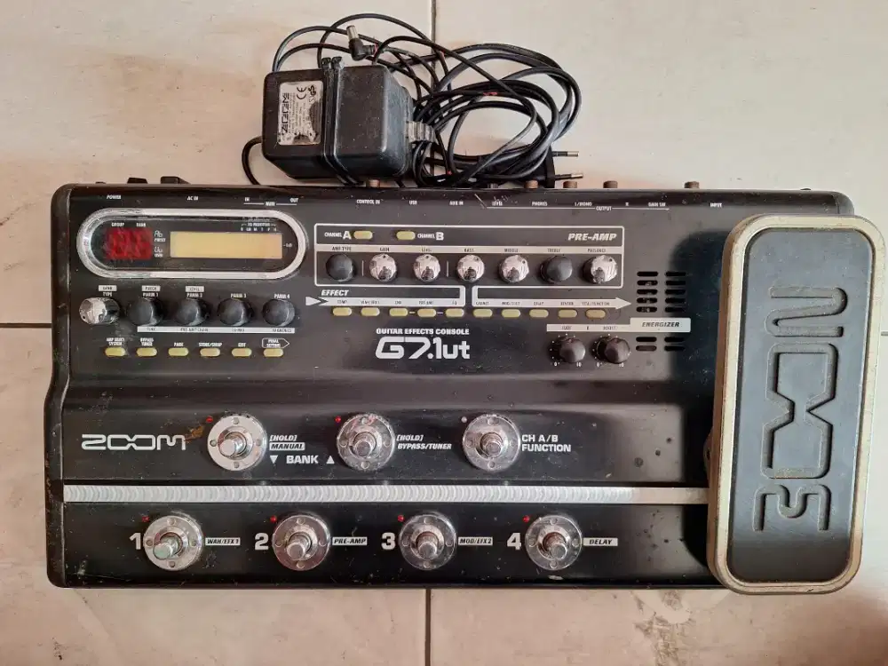 ZOOM G7.1ut Guitar Effects Console