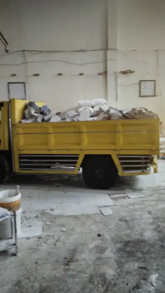 Jasa buang puing berangkal, ranting daun dahan pohon dan sampah proyek