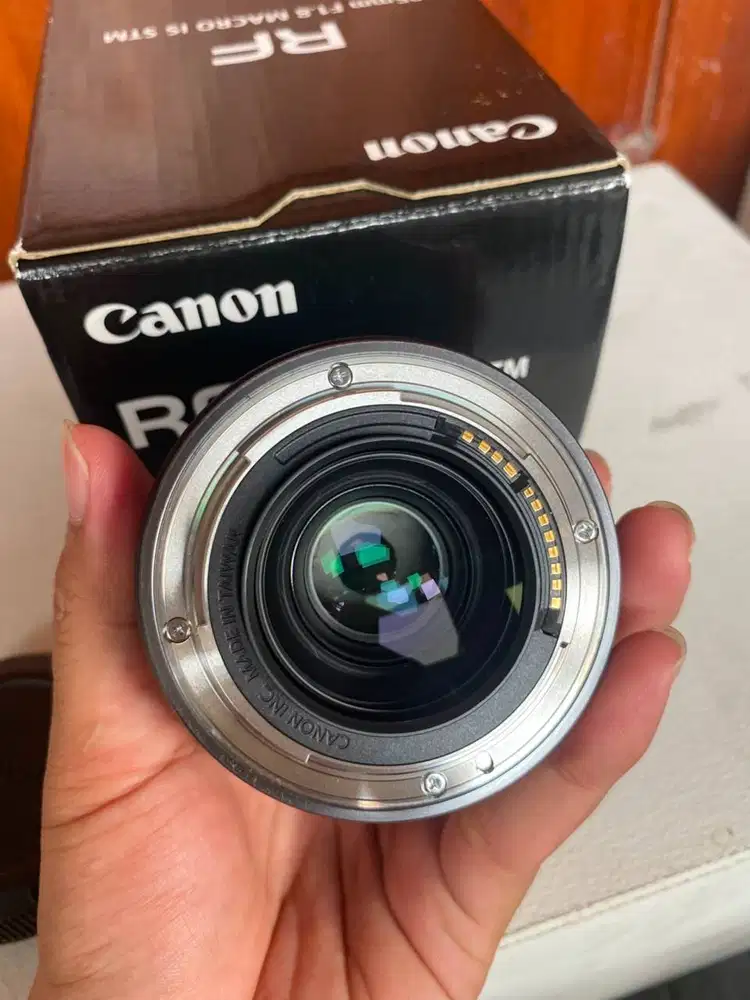 Lensa canon rf 35mm f/1.8 is macro stm fullset ex Datascript mulus 99%