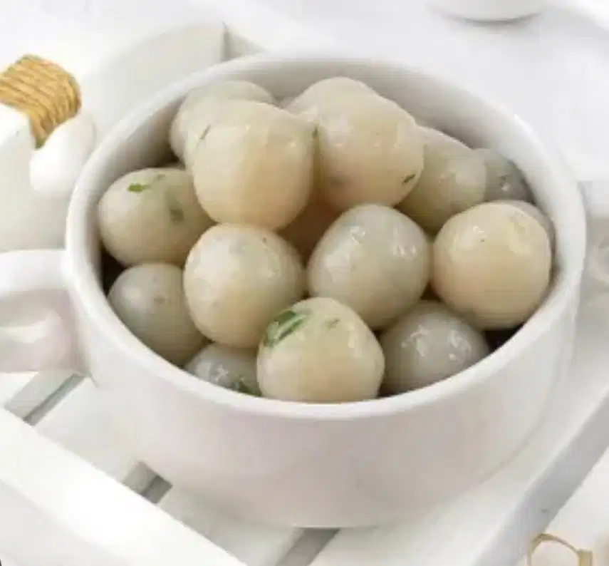 Tukang buat cilok atau baso