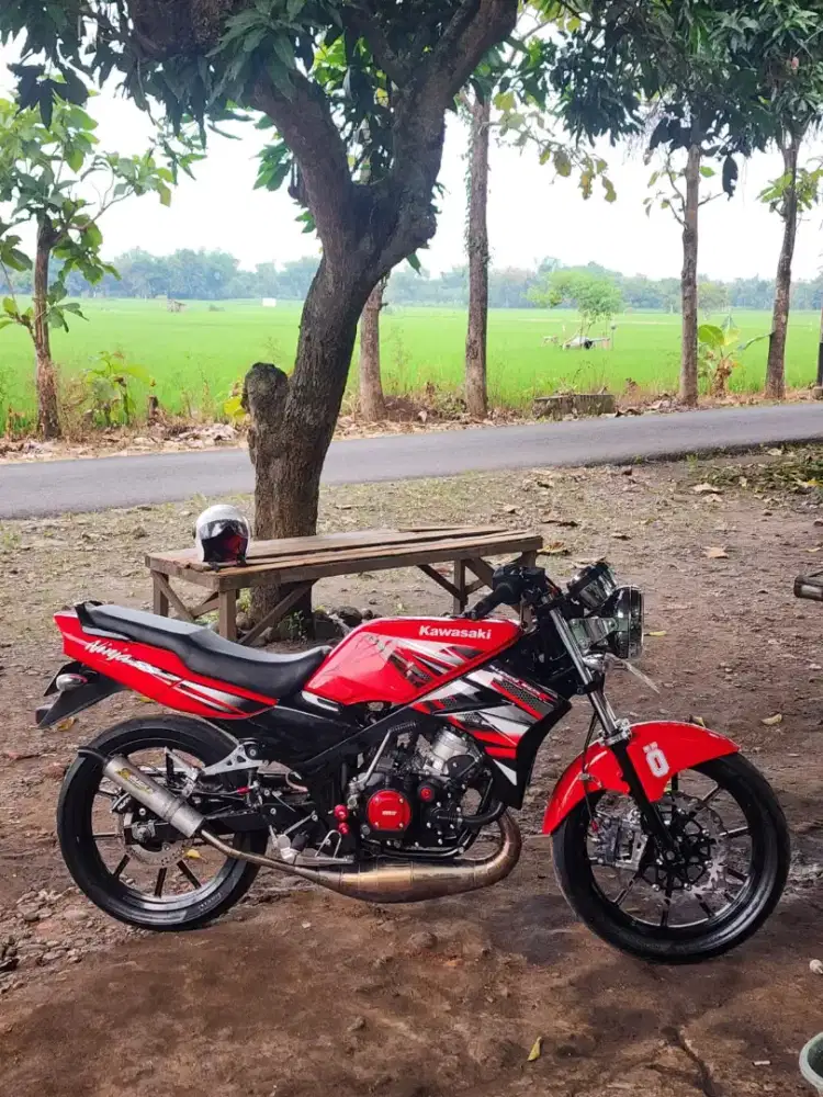 Kawasaki ninja ss tahun 2014 merah ferarri