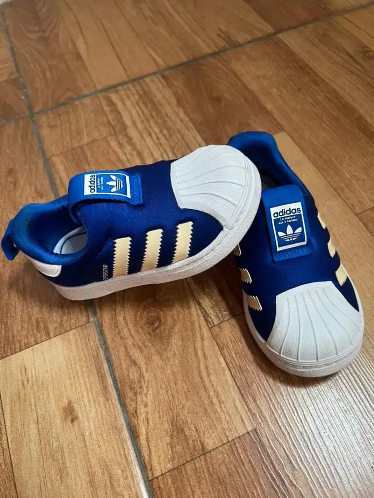 Sepatu anak laki laki